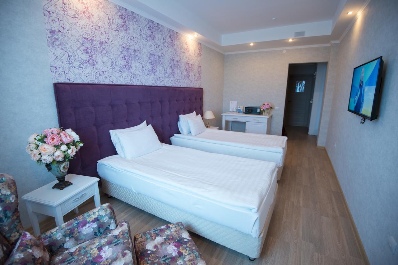 Akbulak Hotel Астана Екстериор снимка