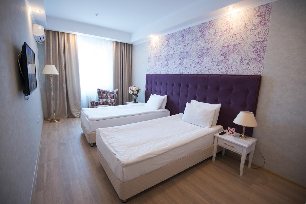 Akbulak Hotel Астана Екстериор снимка